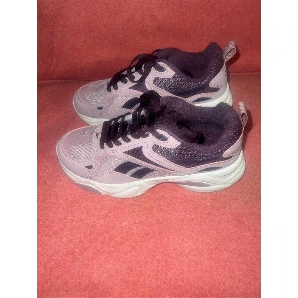Reebok girls charge
